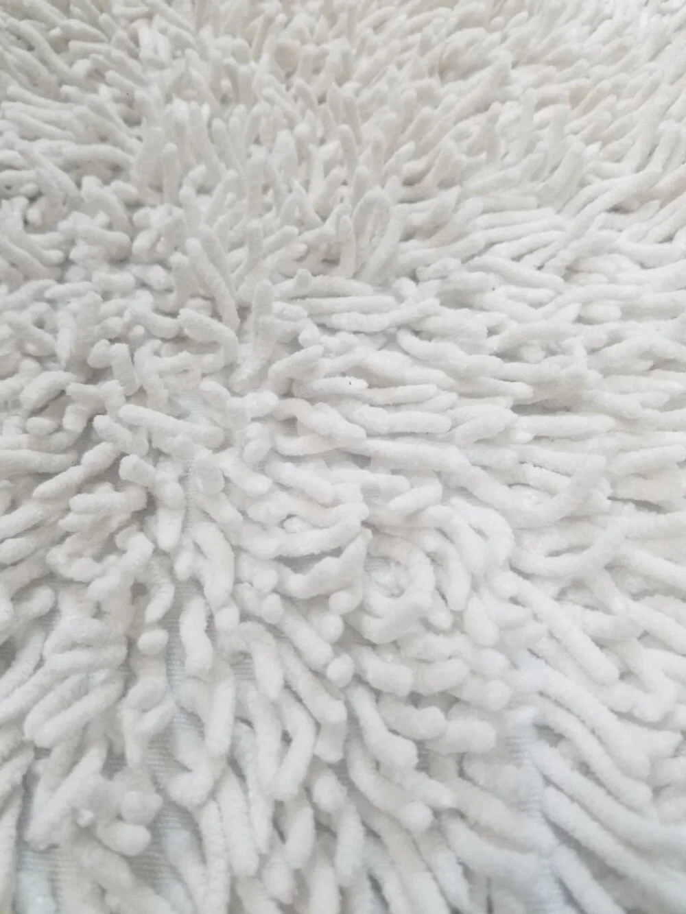 White Shiny Noodle Bath Rug 20 x 32